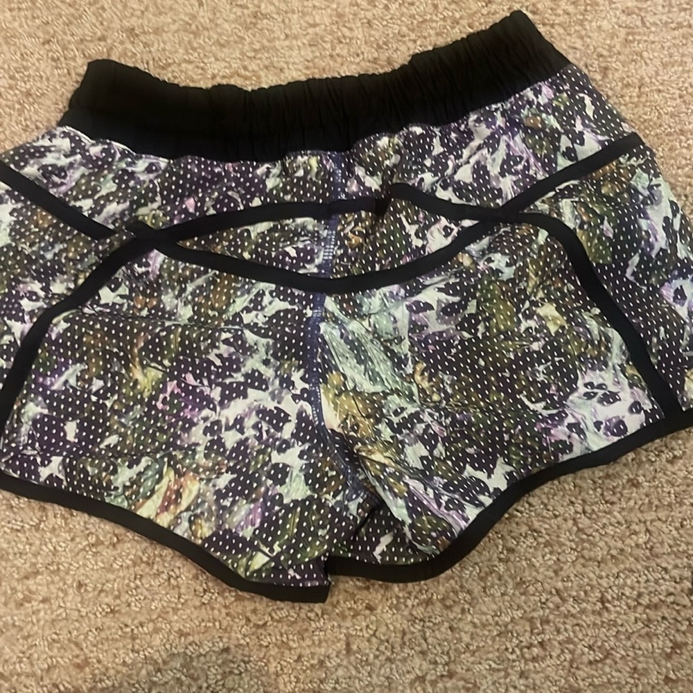 Lululemon shorts size 6
